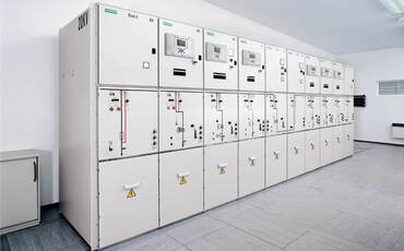 arc flash relay on switchgear (1)