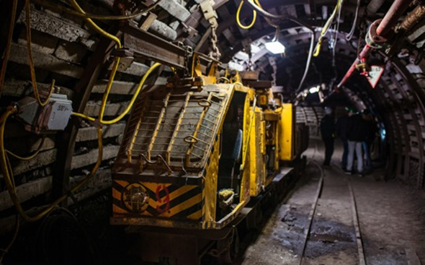 Underground mobile equipment, cable systems